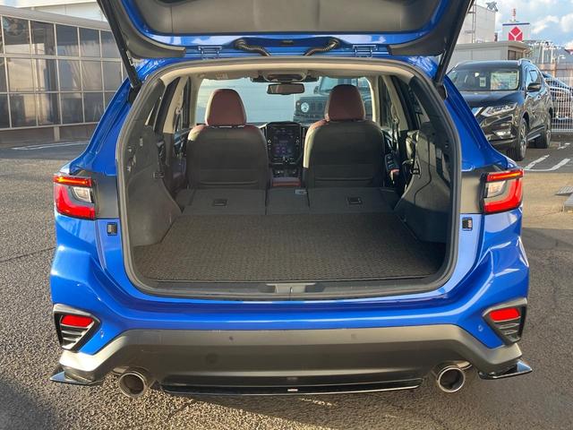 レヴォーグ STIスポーツ EX 4WD STIフルエアロ 11.6型ディスプレイオーディオ フロント・サイド・バックカメラ 衝突被害軽減システム レーダークルーズ 電動リアゲート レザーシート 全席シートヒーター ETC(10枚目)