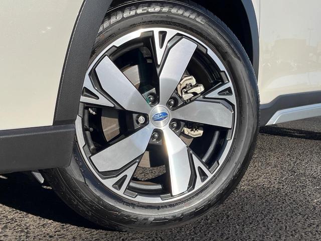 フォレスター アドバンス 4WD 衝突被害軽減システム 禁煙車 レーダークルーズ 純正8型ナビ フロント・サイド・バックカメラ 電動リアゲート レザーシート 全席シートヒーター ドラレコ コーナーセンサー LEDヘッド(13枚目)