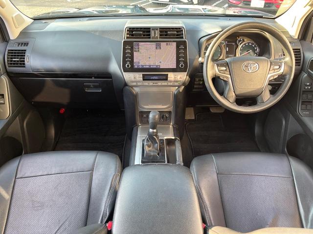 ランドクルーザープラド ＴＸ　４ＷＤ　ターボ　７人乗り　ディーゼル（軽油）９型ディスプレイオーディオ　全周囲カメラ　衝突被害軽減システム　レーダークルーズ　コーナーセンサー　ルーフレール　ＥＴＣ２．０　純正１７インチアルミ（2枚目）