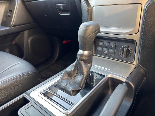 ランドクルーザープラド ＴＸ　４ＷＤ　ターボ　７人乗り　ディーゼル（軽油）９型ディスプレイオーディオ　全周囲カメラ　衝突被害軽減システム　レーダークルーズ　コーナーセンサー　ルーフレール　ＥＴＣ２．０　純正１７インチアルミ（27枚目）