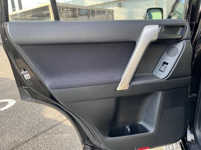 ランドクルーザープラド ＴＸ　４ＷＤ　ターボ　７人乗り　ディーゼル（軽油）９型ディスプレイオーディオ　全周囲カメラ　衝突被害軽減システム　レーダークルーズ　コーナーセンサー　ルーフレール　ＥＴＣ２．０　純正１７インチアルミ（44枚目）