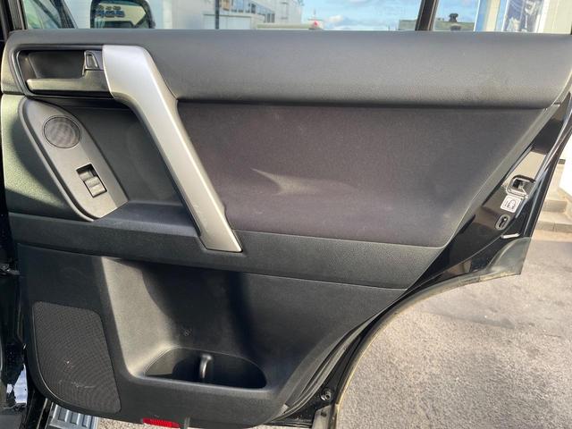 ランドクルーザープラド ＴＸ　４ＷＤ　ターボ　７人乗り　ディーゼル（軽油）９型ディスプレイオーディオ　全周囲カメラ　衝突被害軽減システム　レーダークルーズ　コーナーセンサー　ルーフレール　ＥＴＣ２．０　純正１７インチアルミ（45枚目）