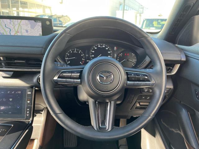 ＭＸ－３０ ベースグレード　衝突軽減装置　禁煙車　純正８．８インチナビ　全周囲カメラ　レーダークルーズ　ＥＴＣ　Ｂｌｕｅｔｏｏｔｈ　フルセグ　ドラレコ　前席シートヒーター　運転席パワーシート　ハーフレザーシート　レーンキープ（11枚目）