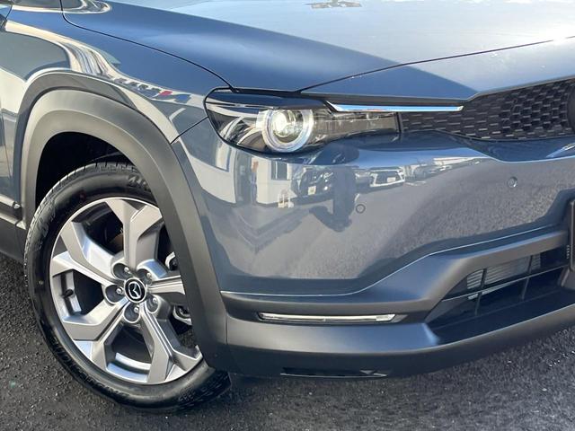ＭＸ－３０ ベースグレード　衝突軽減装置　禁煙車　純正８．８インチナビ　全周囲カメラ　レーダークルーズ　ＥＴＣ　Ｂｌｕｅｔｏｏｔｈ　フルセグ　ドラレコ　前席シートヒーター　運転席パワーシート　ハーフレザーシート　レーンキープ（12枚目）