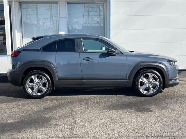 ＭＸ－３０ ベースグレード　衝突軽減装置　禁煙車　純正８．８インチナビ　全周囲カメラ　レーダークルーズ　ＥＴＣ　Ｂｌｕｅｔｏｏｔｈ　フルセグ　ドラレコ　前席シートヒーター　運転席パワーシート　ハーフレザーシート　レーンキープ（33枚目）