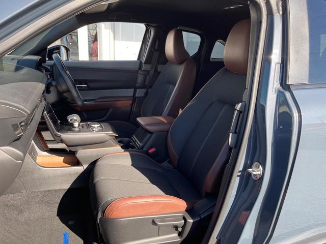 ＭＸ－３０ ベースグレード　衝突軽減装置　禁煙車　純正８．８インチナビ　全周囲カメラ　レーダークルーズ　ＥＴＣ　Ｂｌｕｅｔｏｏｔｈ　フルセグ　ドラレコ　前席シートヒーター　運転席パワーシート　ハーフレザーシート　レーンキープ（41枚目）