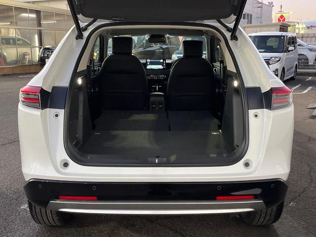 ヴェゼル ｅ：ＨＥＶ　Ｚ　登録済未使用車　衝突被害軽減システム　純正９インチナビ　全周囲カメラ　ＥＴＣ　電動リアゲート　ハーフレザーシート　ＬＥＤヘッド　コーナーセンサー　スマートキー　純正１８インチアルミ　オートハイビーム（10枚目）