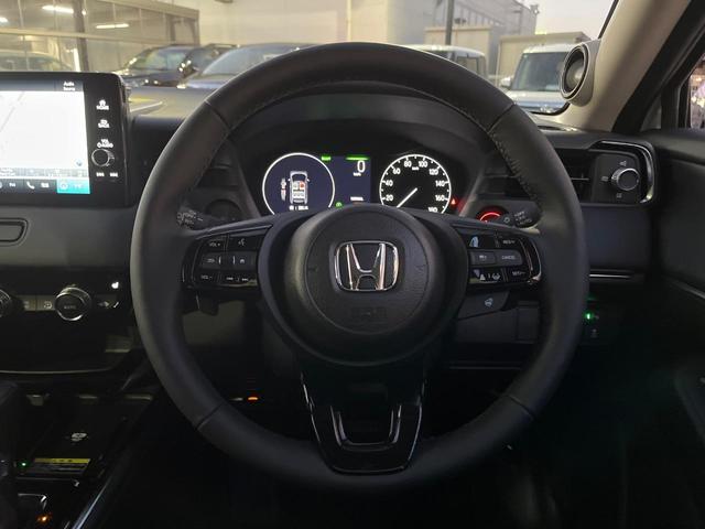 ヴェゼル ｅ：ＨＥＶ　Ｚ　登録済未使用車　衝突被害軽減システム　純正９インチナビ　全周囲カメラ　ＥＴＣ　電動リアゲート　ハーフレザーシート　ＬＥＤヘッド　コーナーセンサー　スマートキー　純正１８インチアルミ　オートハイビーム（11枚目）