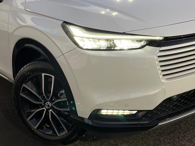 ヴェゼル ｅ：ＨＥＶ　Ｚ　登録済未使用車　衝突被害軽減システム　純正９インチナビ　全周囲カメラ　ＥＴＣ　電動リアゲート　ハーフレザーシート　ＬＥＤヘッド　コーナーセンサー　スマートキー　純正１８インチアルミ　オートハイビーム（12枚目）