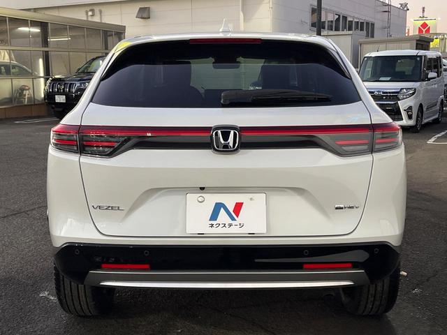 ヴェゼル ｅ：ＨＥＶ　Ｚ　登録済未使用車　衝突被害軽減システム　純正９インチナビ　全周囲カメラ　ＥＴＣ　電動リアゲート　ハーフレザーシート　ＬＥＤヘッド　コーナーセンサー　スマートキー　純正１８インチアルミ　オートハイビーム（15枚目）
