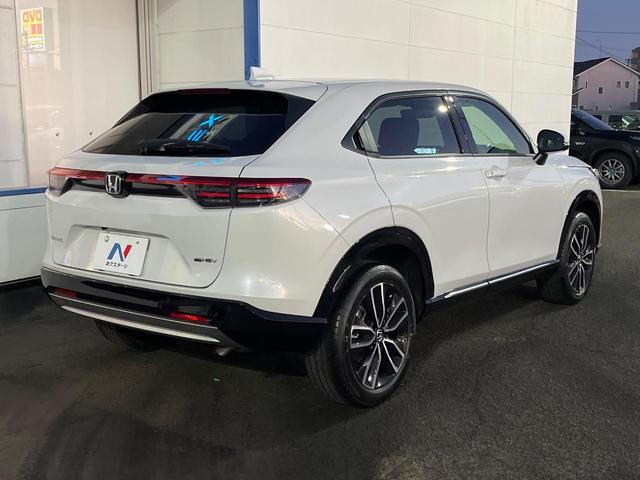 ヴェゼル ｅ：ＨＥＶ　Ｚ　登録済未使用車　衝突被害軽減システム　純正９インチナビ　全周囲カメラ　ＥＴＣ　電動リアゲート　ハーフレザーシート　ＬＥＤヘッド　コーナーセンサー　スマートキー　純正１８インチアルミ　オートハイビーム（17枚目）