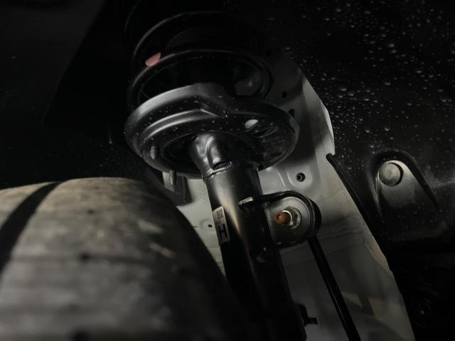 ヴェゼル ｅ：ＨＥＶ　Ｚ　登録済未使用車　衝突被害軽減システム　純正９インチナビ　全周囲カメラ　ＥＴＣ　電動リアゲート　ハーフレザーシート　ＬＥＤヘッド　コーナーセンサー　スマートキー　純正１８インチアルミ　オートハイビーム（20枚目）