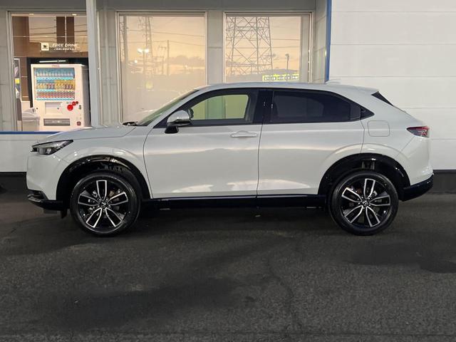 ヴェゼル ｅ：ＨＥＶ　Ｚ　登録済未使用車　衝突被害軽減システム　純正９インチナビ　全周囲カメラ　ＥＴＣ　電動リアゲート　ハーフレザーシート　ＬＥＤヘッド　コーナーセンサー　スマートキー　純正１８インチアルミ　オートハイビーム（28枚目）