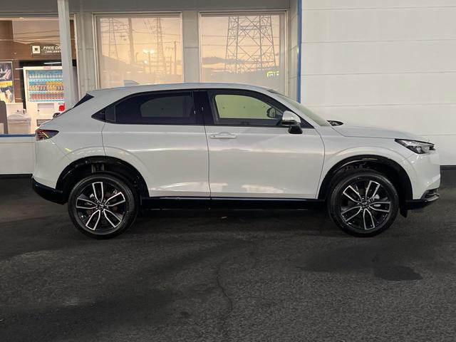 ヴェゼル ｅ：ＨＥＶ　Ｚ　登録済未使用車　衝突被害軽減システム　純正９インチナビ　全周囲カメラ　ＥＴＣ　電動リアゲート　ハーフレザーシート　ＬＥＤヘッド　コーナーセンサー　スマートキー　純正１８インチアルミ　オートハイビーム（29枚目）