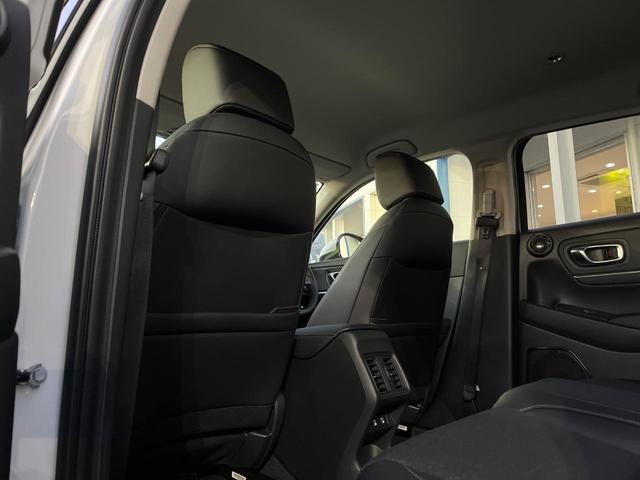 ヴェゼル ｅ：ＨＥＶ　Ｚ　登録済未使用車　衝突被害軽減システム　純正９インチナビ　全周囲カメラ　ＥＴＣ　電動リアゲート　ハーフレザーシート　ＬＥＤヘッド　コーナーセンサー　スマートキー　純正１８インチアルミ　オートハイビーム（38枚目）