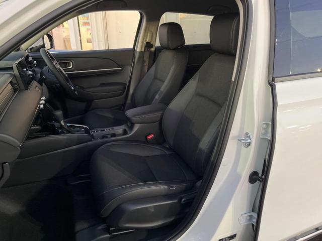 ヴェゼル ｅ：ＨＥＶ　Ｚ　登録済未使用車　衝突被害軽減システム　純正９インチナビ　全周囲カメラ　ＥＴＣ　電動リアゲート　ハーフレザーシート　ＬＥＤヘッド　コーナーセンサー　スマートキー　純正１８インチアルミ　オートハイビーム（40枚目）