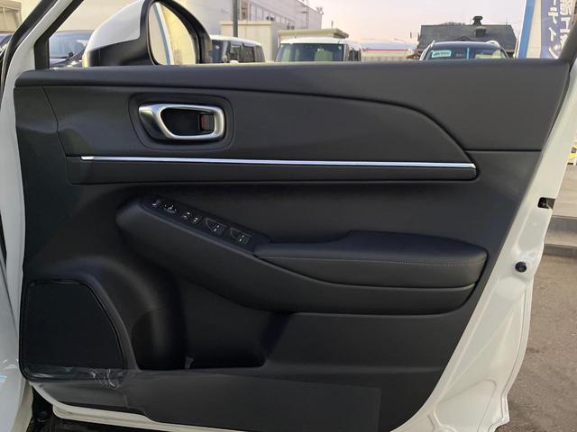 ヴェゼル ｅ：ＨＥＶ　Ｚ　登録済未使用車　衝突被害軽減システム　純正９インチナビ　全周囲カメラ　ＥＴＣ　電動リアゲート　ハーフレザーシート　ＬＥＤヘッド　コーナーセンサー　スマートキー　純正１８インチアルミ　オートハイビーム（44枚目）