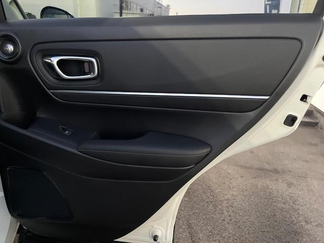 ヴェゼル ｅ：ＨＥＶ　Ｚ　登録済未使用車　衝突被害軽減システム　純正９インチナビ　全周囲カメラ　ＥＴＣ　電動リアゲート　ハーフレザーシート　ＬＥＤヘッド　コーナーセンサー　スマートキー　純正１８インチアルミ　オートハイビーム（45枚目）