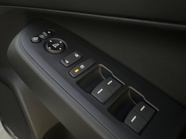 ヴェゼル ｅ：ＨＥＶ　Ｚ　登録済未使用車　衝突被害軽減システム　純正９インチナビ　全周囲カメラ　ＥＴＣ　電動リアゲート　ハーフレザーシート　ＬＥＤヘッド　コーナーセンサー　スマートキー　純正１８インチアルミ　オートハイビーム（51枚目）