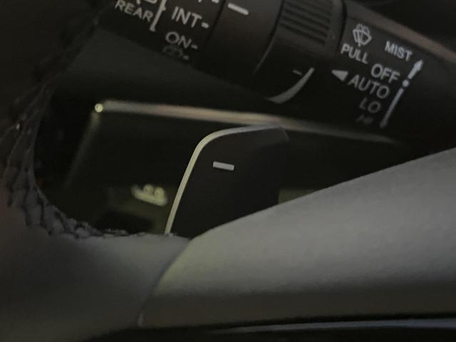 ヴェゼル ｅ：ＨＥＶ　Ｚ　登録済未使用車　衝突被害軽減システム　純正９インチナビ　全周囲カメラ　ＥＴＣ　電動リアゲート　ハーフレザーシート　ＬＥＤヘッド　コーナーセンサー　スマートキー　純正１８インチアルミ　オートハイビーム（56枚目）