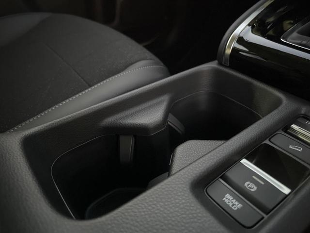 ヴェゼル ｅ：ＨＥＶ　Ｚ　登録済未使用車　衝突被害軽減システム　純正９インチナビ　全周囲カメラ　ＥＴＣ　電動リアゲート　ハーフレザーシート　ＬＥＤヘッド　コーナーセンサー　スマートキー　純正１８インチアルミ　オートハイビーム（62枚目）