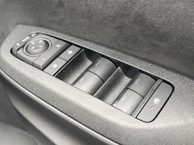 ヤリスクロス Ｚ　衝突被害軽減システム　禁煙車　８型ディスプレイオーディオ　全周囲カメラ　レーダークルーズ　ＥＴＣ　Ｂｌｕｅｔｏｏｔｈ　フルセグ　ドラレコ　シートヒーター　パワーシート　ハーフレザーシート　ＬＥＤヘッド（43枚目）