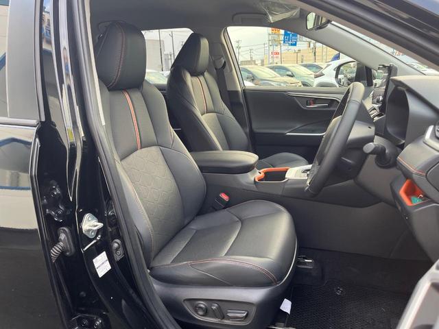 RAV4 アドベンチャー 4WD 衝突軽減装置 禁煙車 純正10.5型ディスプレーオーディオ 合皮シート レーダークルーズ バックカメラ ETC Bluetooth フルセグ ドラレコ 前席シートベンチレーション レーンキープ(8枚目)