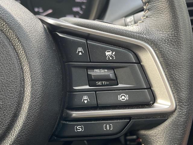 【全車速追従機能付クルーズコントロール】高速道路での長距離走行が楽に！！自動で速度を保つクルーズコントロールが、衝突軽減システムと連携し、前方の車両を感知して車間を保つように速度調節してくれます！！