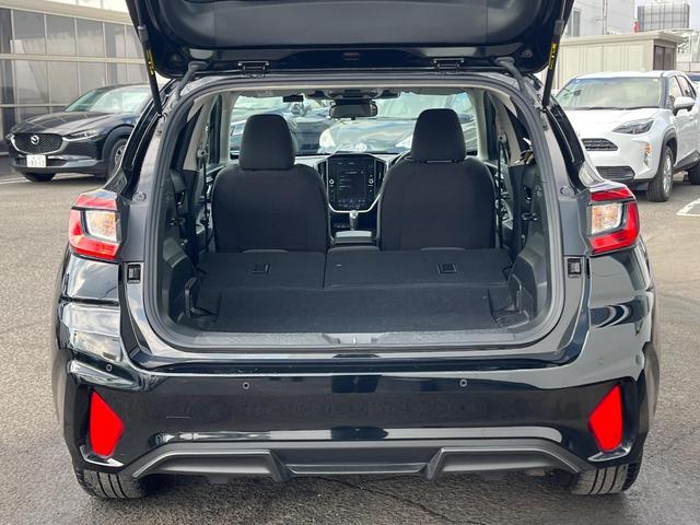 後席を格納すると、これだけの広さが！シーンに合わせたシートアレンジで、大きな荷物も積むことが出来ます♪