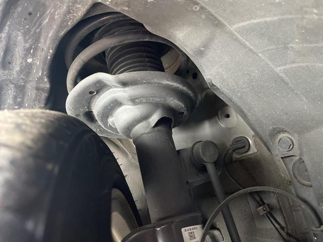 お車を安心してお乗りいただく為には、足回りの定期点検が欠かせません。サービスサポート（有償保証）では無料点検もご提供しており、安心のカーライフをお過ごしいただけるサポート体制が整っています。