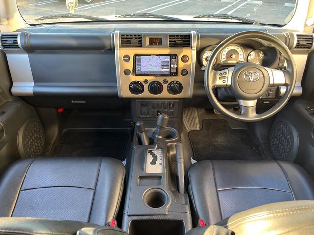 FJクルーザー オフロードパッケージ 4WD 禁煙車 バックカメラ ETC コーナーセンサー LEDヘッド オートライト ルーフレール DVD再生 地デジ SDナビ(2枚目)