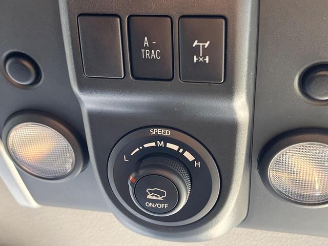 FJクルーザー オフロードパッケージ 4WD 禁煙車 バックカメラ ETC コーナーセンサー LEDヘッド オートライト ルーフレール DVD再生 地デジ SDナビ(5枚目)