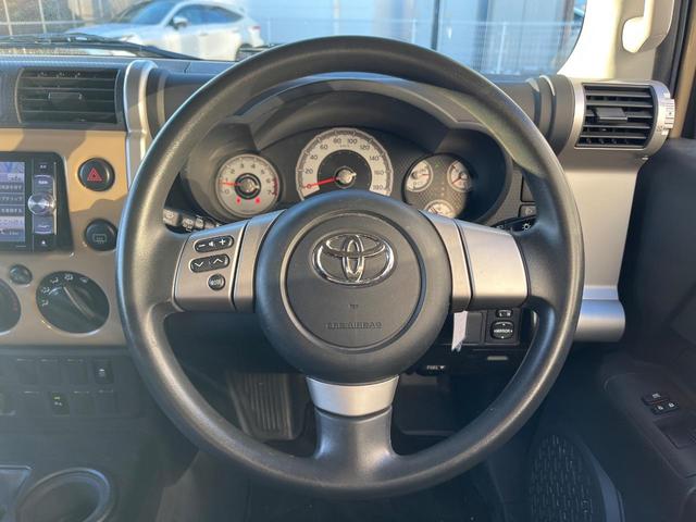 FJクルーザー オフロードパッケージ 4WD 禁煙車 バックカメラ ETC コーナーセンサー LEDヘッド オートライト ルーフレール DVD再生 地デジ SDナビ(13枚目)