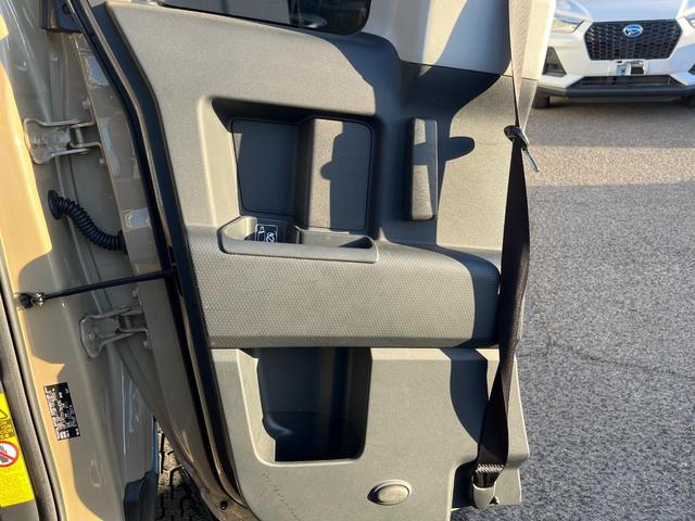 FJクルーザー オフロードパッケージ 4WD 禁煙車 バックカメラ ETC コーナーセンサー LEDヘッド オートライト ルーフレール DVD再生 地デジ SDナビ(40枚目)