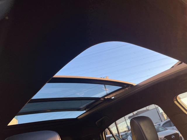 ハリアーハイブリッド プレミアム　サンルーフ　４ＷＤ　ＢＩＧ－Ｘ９型ナビ　衝突軽減装置　禁煙車　バックカメラ　ＥＴＣ　Ｂｌｕｅｔｏｏｔｈ　フルセグ　パワーバックドア　前席パワーシート　ハーフレザーシート　レーンキープ　ＬＥＤヘッドライ（5枚目）