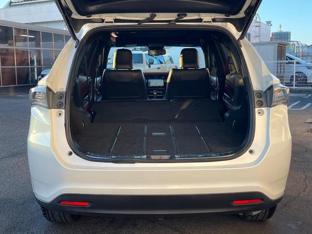 ハリアーハイブリッド プレミアム　サンルーフ　４ＷＤ　ＢＩＧ－Ｘ９型ナビ　衝突軽減装置　禁煙車　バックカメラ　ＥＴＣ　Ｂｌｕｅｔｏｏｔｈ　フルセグ　パワーバックドア　前席パワーシート　ハーフレザーシート　レーンキープ　ＬＥＤヘッドライ（10枚目）