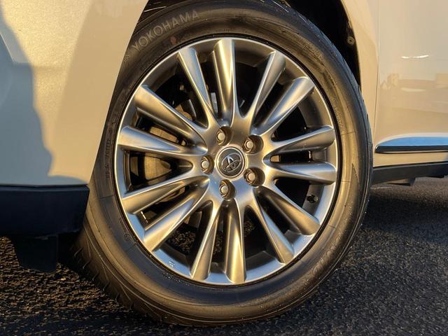 ハリアーハイブリッド プレミアム　サンルーフ　４ＷＤ　ＢＩＧ－Ｘ９型ナビ　衝突軽減装置　禁煙車　バックカメラ　ＥＴＣ　Ｂｌｕｅｔｏｏｔｈ　フルセグ　パワーバックドア　前席パワーシート　ハーフレザーシート　レーンキープ　ＬＥＤヘッドライ（13枚目）