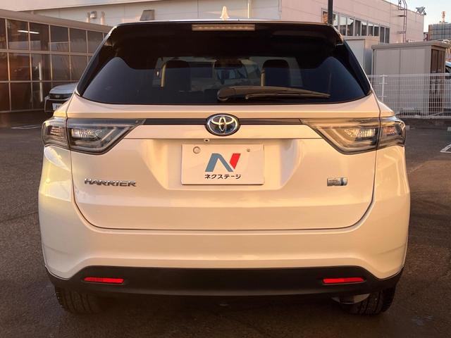 ハリアーハイブリッド プレミアム　サンルーフ　４ＷＤ　ＢＩＧ－Ｘ９型ナビ　衝突軽減装置　禁煙車　バックカメラ　ＥＴＣ　Ｂｌｕｅｔｏｏｔｈ　フルセグ　パワーバックドア　前席パワーシート　ハーフレザーシート　レーンキープ　ＬＥＤヘッドライ（15枚目）