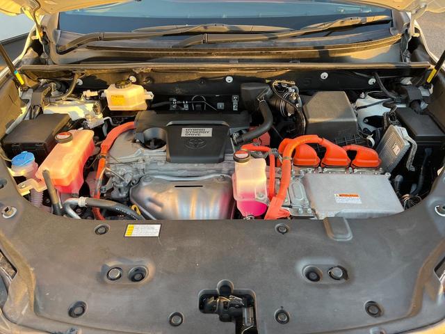 ハリアーハイブリッド プレミアム　サンルーフ　４ＷＤ　ＢＩＧ－Ｘ９型ナビ　衝突軽減装置　禁煙車　バックカメラ　ＥＴＣ　Ｂｌｕｅｔｏｏｔｈ　フルセグ　パワーバックドア　前席パワーシート　ハーフレザーシート　レーンキープ　ＬＥＤヘッドライ（18枚目）