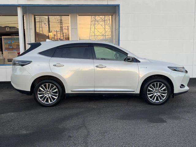 ハリアーハイブリッド プレミアム　サンルーフ　４ＷＤ　ＢＩＧ－Ｘ９型ナビ　衝突軽減装置　禁煙車　バックカメラ　ＥＴＣ　Ｂｌｕｅｔｏｏｔｈ　フルセグ　パワーバックドア　前席パワーシート　ハーフレザーシート　レーンキープ　ＬＥＤヘッドライ（31枚目）