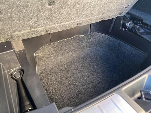 ハリアーハイブリッド プレミアム　サンルーフ　４ＷＤ　ＢＩＧ－Ｘ９型ナビ　衝突軽減装置　禁煙車　バックカメラ　ＥＴＣ　Ｂｌｕｅｔｏｏｔｈ　フルセグ　パワーバックドア　前席パワーシート　ハーフレザーシート　レーンキープ　ＬＥＤヘッドライ（33枚目）