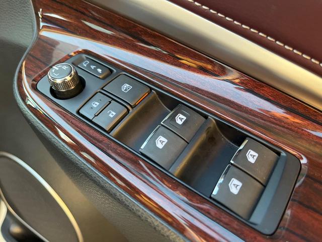 ハリアーハイブリッド プレミアム　サンルーフ　４ＷＤ　ＢＩＧ－Ｘ９型ナビ　衝突軽減装置　禁煙車　バックカメラ　ＥＴＣ　Ｂｌｕｅｔｏｏｔｈ　フルセグ　パワーバックドア　前席パワーシート　ハーフレザーシート　レーンキープ　ＬＥＤヘッドライ（43枚目）