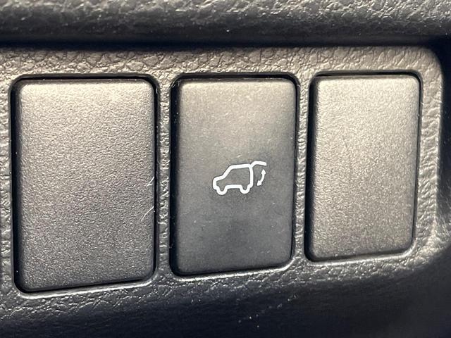 ハリアーハイブリッド プレミアム　サンルーフ　４ＷＤ　ＢＩＧ－Ｘ９型ナビ　衝突軽減装置　禁煙車　バックカメラ　ＥＴＣ　Ｂｌｕｅｔｏｏｔｈ　フルセグ　パワーバックドア　前席パワーシート　ハーフレザーシート　レーンキープ　ＬＥＤヘッドライ（44枚目）