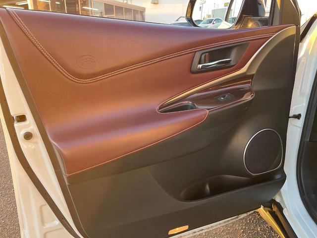 ハリアーハイブリッド プレミアム　サンルーフ　４ＷＤ　ＢＩＧ－Ｘ９型ナビ　衝突軽減装置　禁煙車　バックカメラ　ＥＴＣ　Ｂｌｕｅｔｏｏｔｈ　フルセグ　パワーバックドア　前席パワーシート　ハーフレザーシート　レーンキープ　ＬＥＤヘッドライ（52枚目）