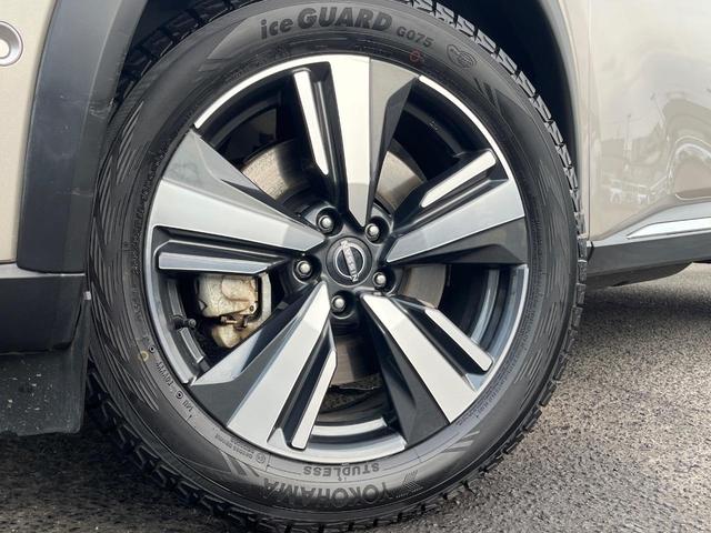 エクストレイル Ｇ　ｅ－４ＯＲＣＥ　４ＷＤ　衝突軽減装置　禁煙車　純正１２．３インチナビ　全周囲カメラ　本革シート　レーダークルーズ　ＥＴＣ　Ｂｌｕｅｔｏｏｔｈ　フルセグ　全席シートヒーター　パワーバックドア　デジタルインナーミラー（13枚目）