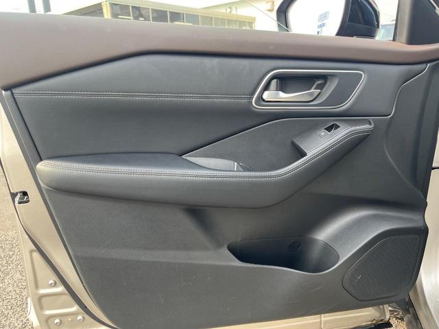 エクストレイル Ｇ　ｅ－４ＯＲＣＥ　４ＷＤ　衝突軽減装置　禁煙車　純正１２．３インチナビ　全周囲カメラ　本革シート　レーダークルーズ　ＥＴＣ　Ｂｌｕｅｔｏｏｔｈ　フルセグ　全席シートヒーター　パワーバックドア　デジタルインナーミラー（70枚目）