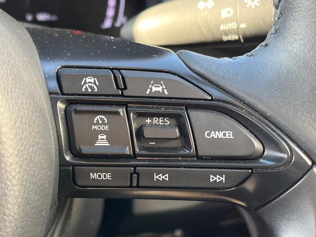 ヤリスクロス ハイブリッドＺ　衝突被害軽減システム　禁煙車　８型ディスプレイオーディオ　全周囲カメラ　レーダークルーズ　ドラレコ　ＥＴＣ　シートヒーター　パワーシート　ハーフレザーシート　ＬＥＤヘッド　コーナーセンサー（6枚目）