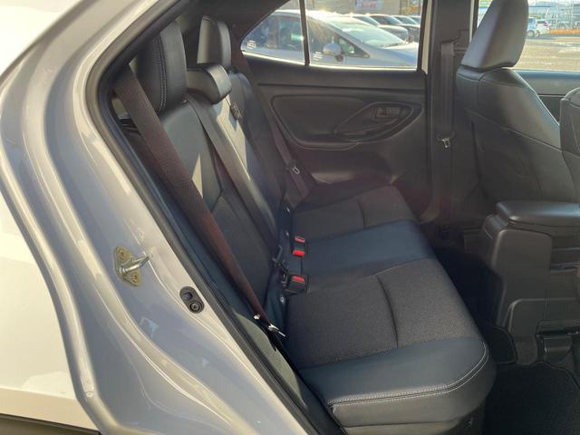 ヤリスクロス ハイブリッドＺ　衝突被害軽減システム　禁煙車　８型ディスプレイオーディオ　全周囲カメラ　レーダークルーズ　ドラレコ　ＥＴＣ　シートヒーター　パワーシート　ハーフレザーシート　ＬＥＤヘッド　コーナーセンサー（9枚目）