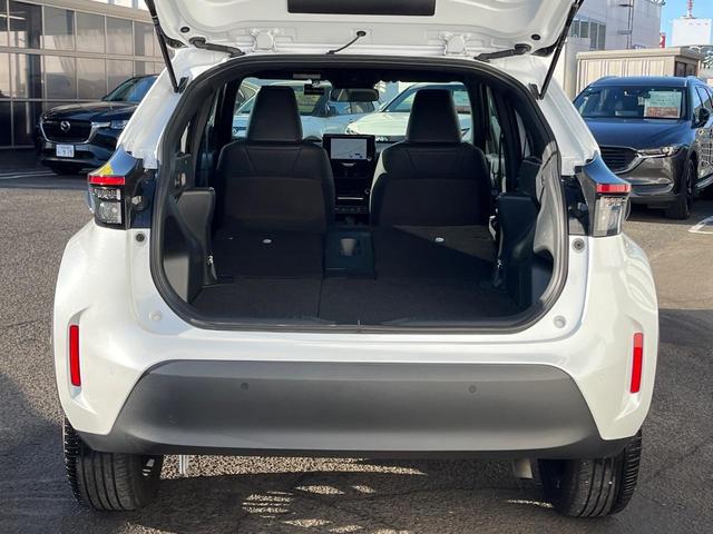 ヤリスクロス ハイブリッドＺ　衝突被害軽減システム　禁煙車　８型ディスプレイオーディオ　全周囲カメラ　レーダークルーズ　ドラレコ　ＥＴＣ　シートヒーター　パワーシート　ハーフレザーシート　ＬＥＤヘッド　コーナーセンサー（10枚目）