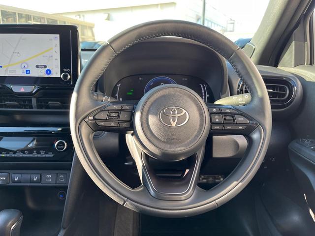 ヤリスクロス ハイブリッドＺ　衝突被害軽減システム　禁煙車　８型ディスプレイオーディオ　全周囲カメラ　レーダークルーズ　ドラレコ　ＥＴＣ　シートヒーター　パワーシート　ハーフレザーシート　ＬＥＤヘッド　コーナーセンサー（11枚目）